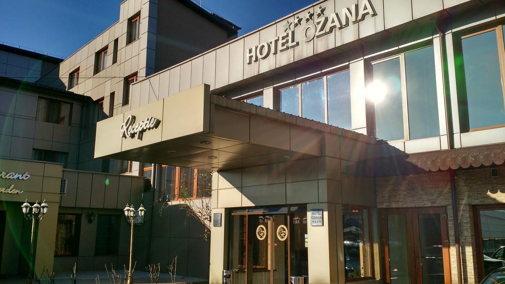 Hotel Ozana Bistriţa Екстериор снимка